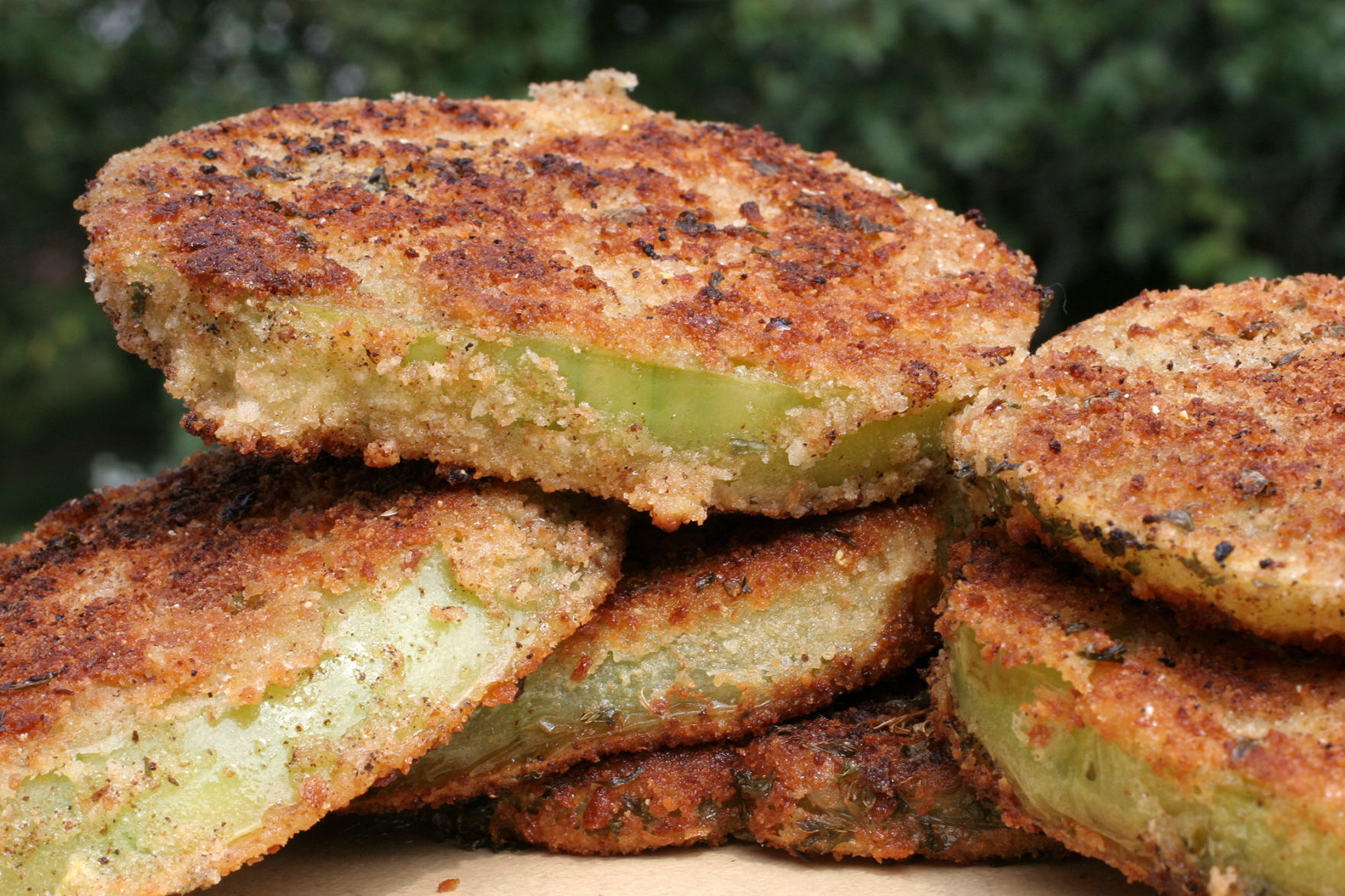 Alabama: Fried green tomato salad with crab meat